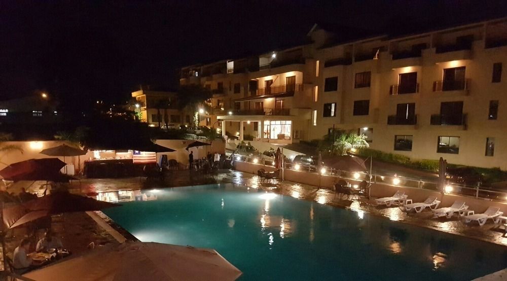 Palm Spring Resort 몬로비아 외부 사진